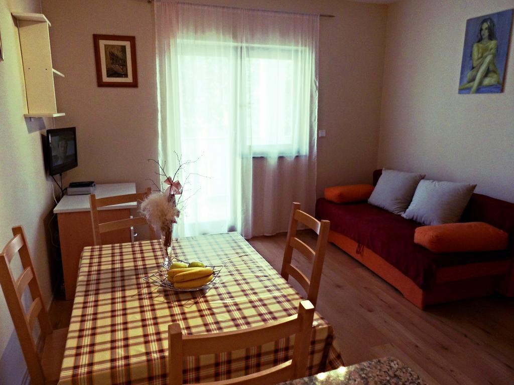 Apartmani Simic Starigrad Paklenica Bagian luar foto