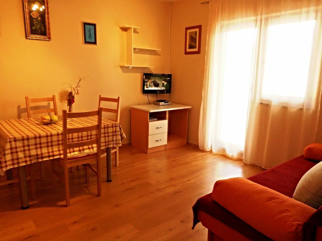 Apartmani Simic Starigrad Paklenica Bagian luar foto